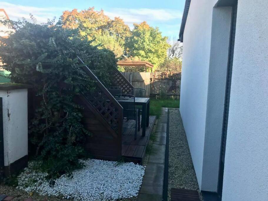 Bezauberndes Gaestehaus Mit Terrasse Nürnberg Exterior foto